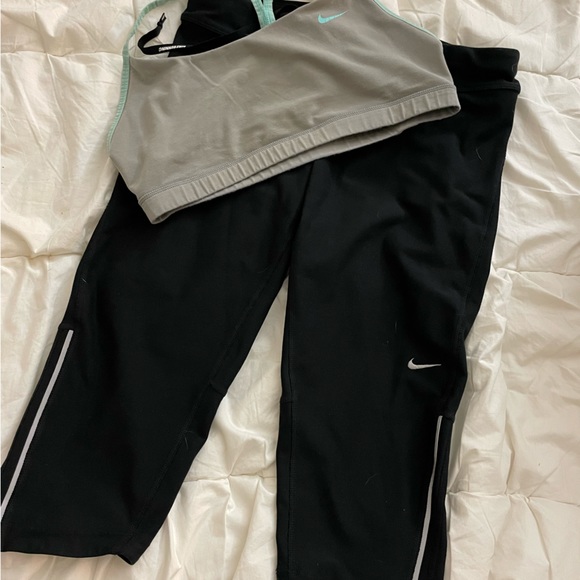 ** NIKE ** Bundle of two items, Cropped Drawstring Leggings / Sports Bra - Large - Picture 2 of 2